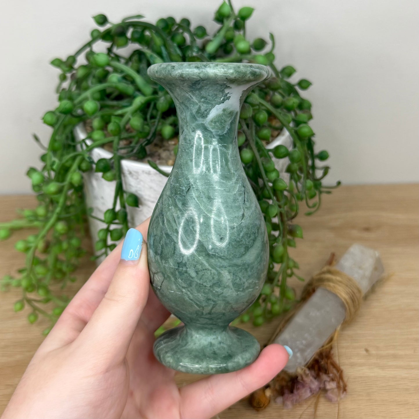 Green Jade Vase (Z71)