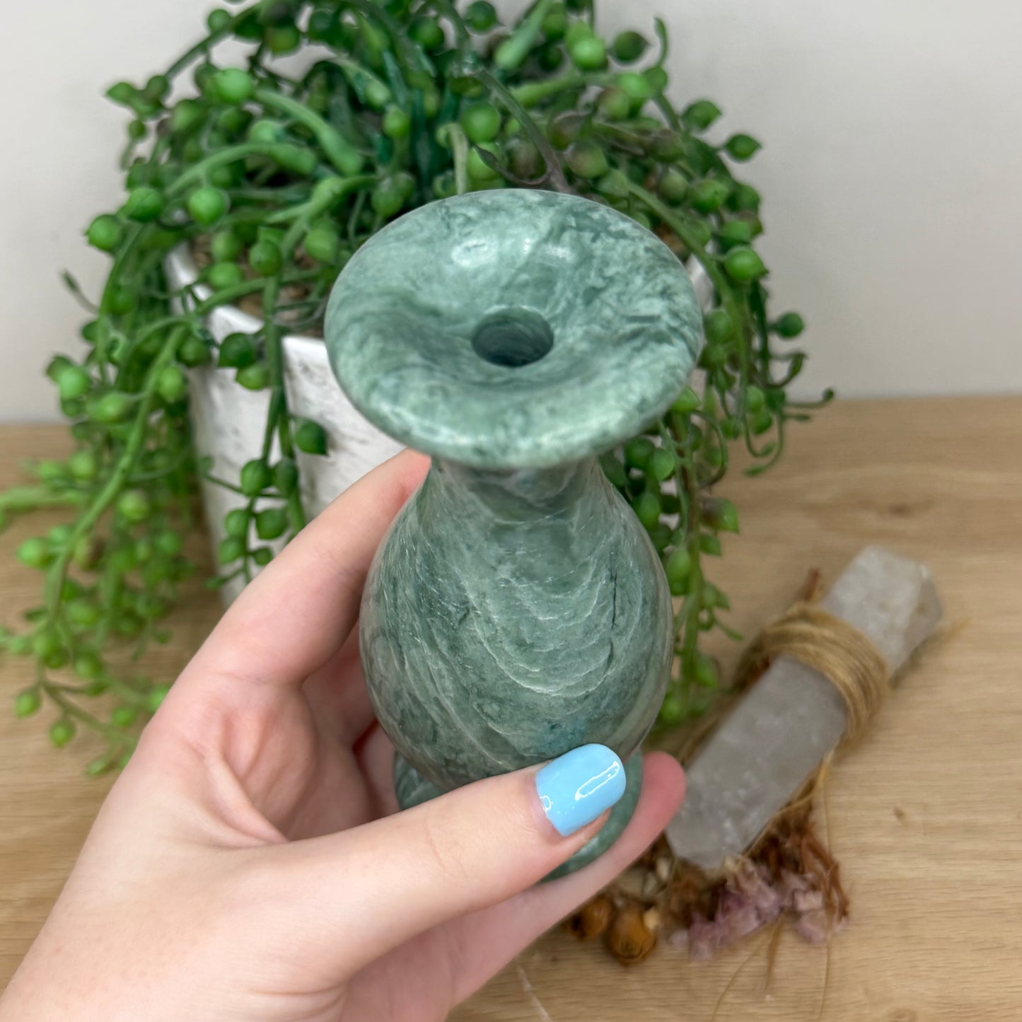 Green Jade Vase (Z71)