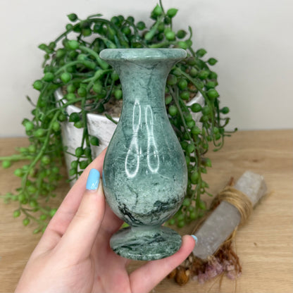Green Jade Vase (Z68)
