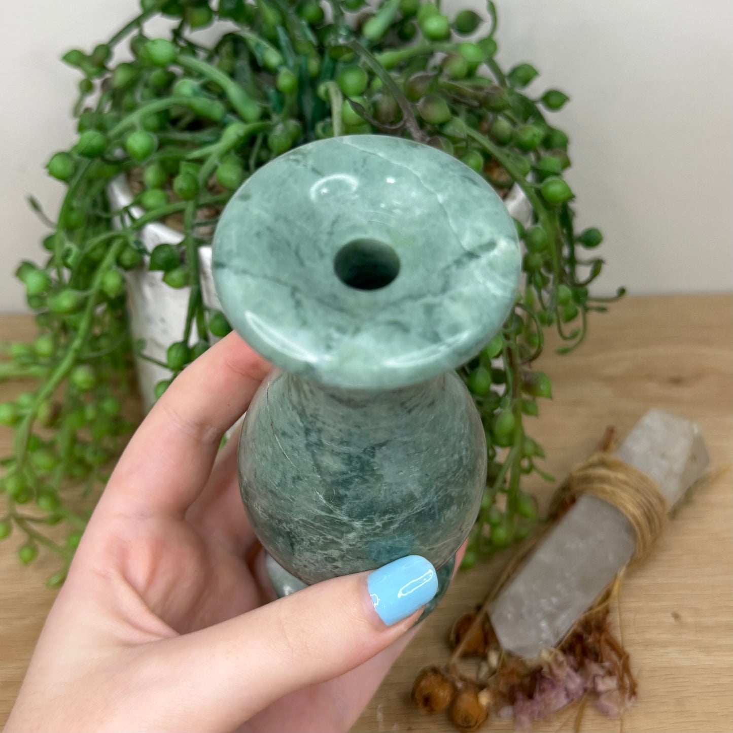 Green Jade Vase (Z68)
