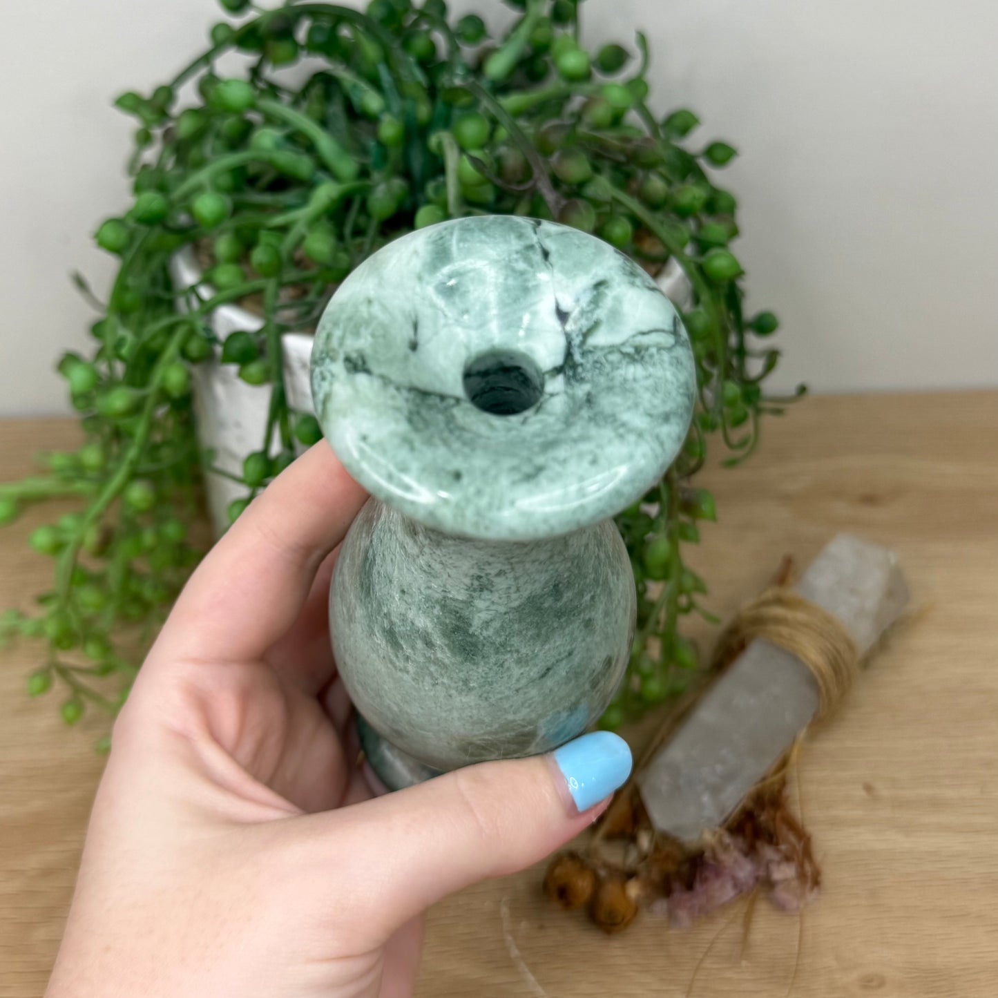 Green Jade Vase (Z69)