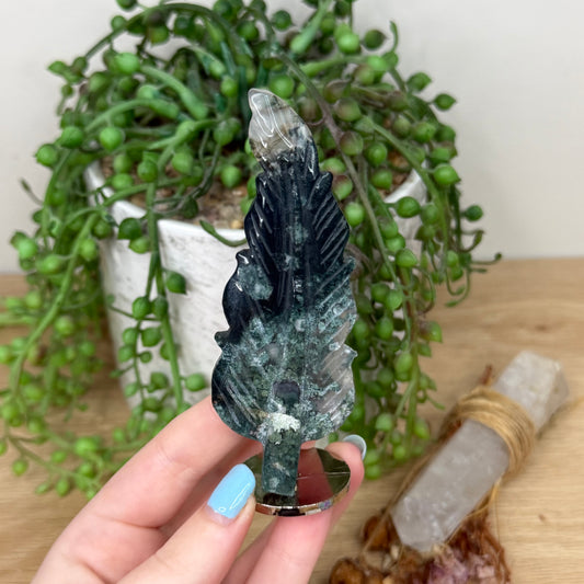 Moss Agate Feather On Stand (Z192)