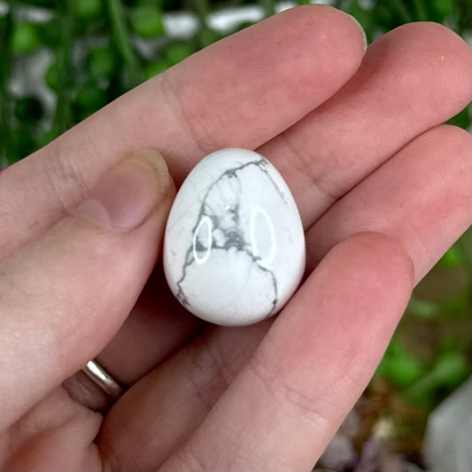 Howlite Tiny Egg