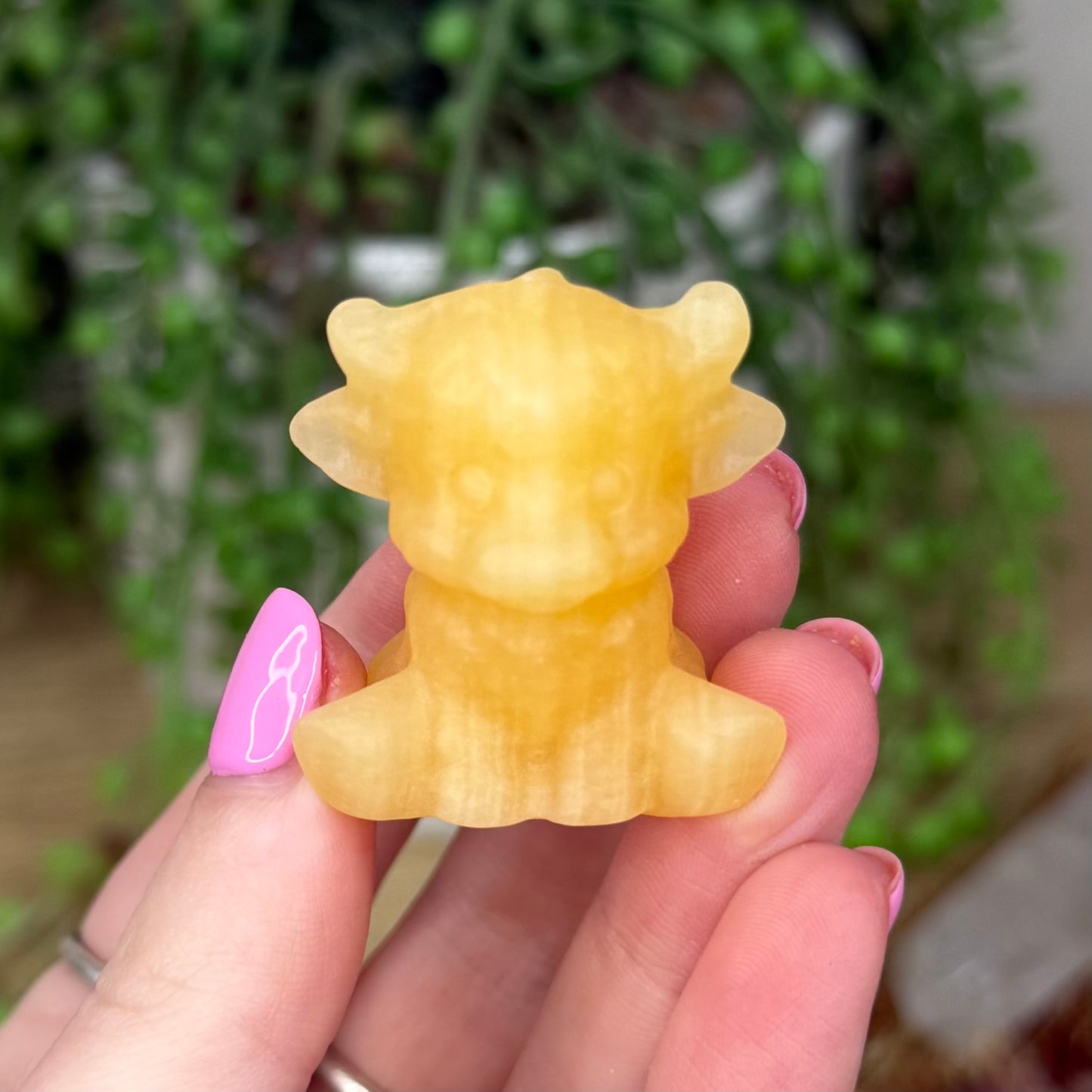 Yellow Calcite Sitting Highland Cow (Z514)