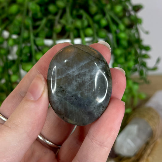 Labradorite Palm Stone (P190)