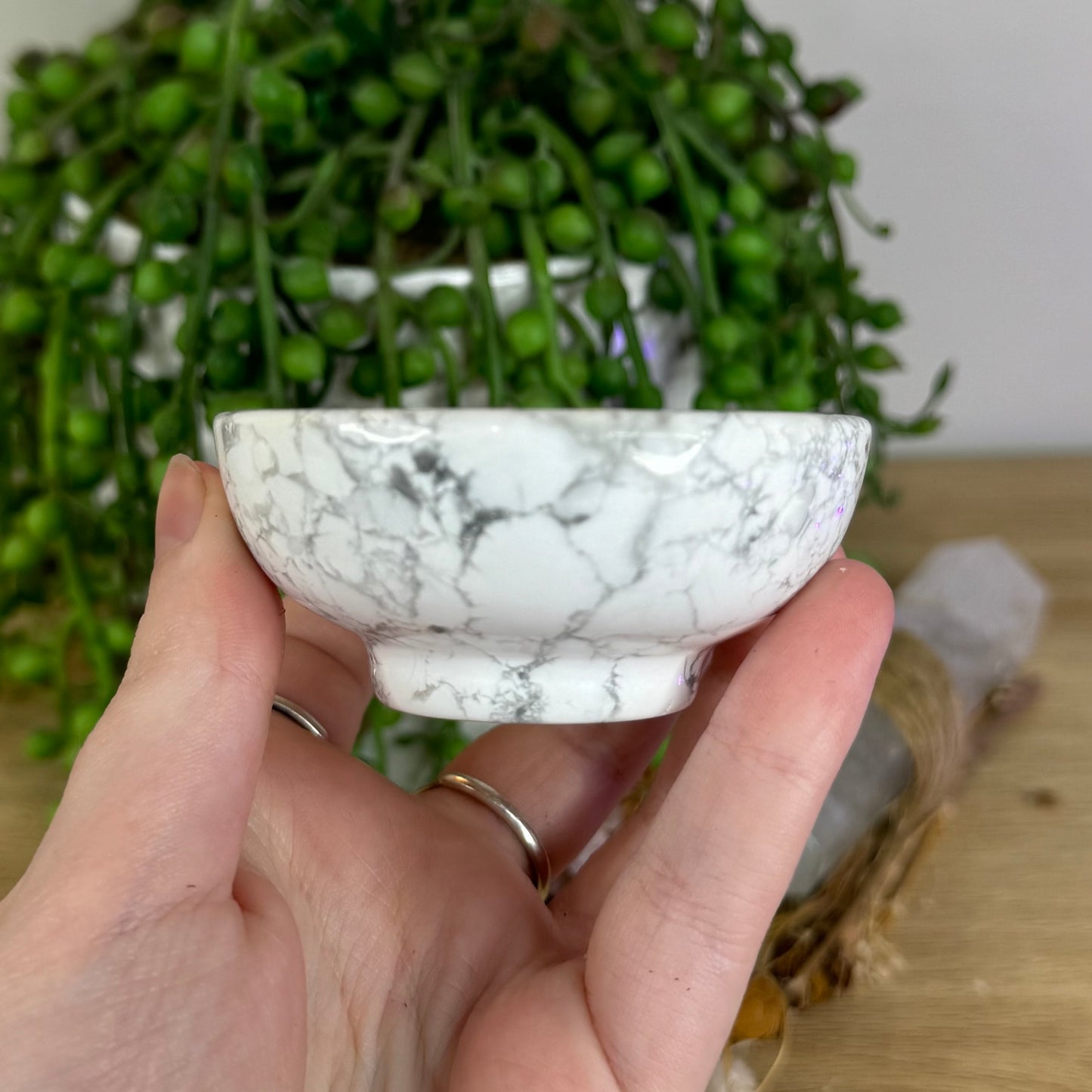 Howlite Bowl (O998)