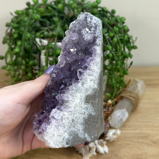 Amethyst Cave (H442)