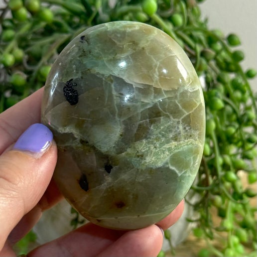 Green Moonstone Palmstone (H760)