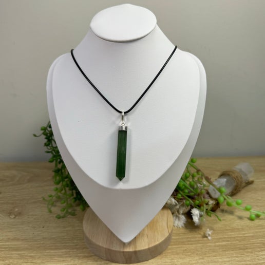 Green Serpentine Necklace (J163)