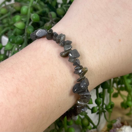 Dark Labradorite Chip Bracelet