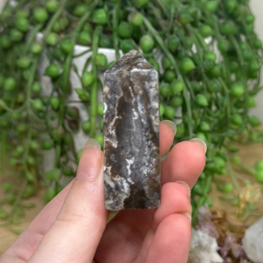 Apophyllite / Sphalerite Point (K317)