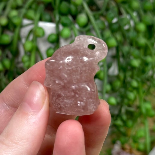 Strawberry Quartz Sitting Elephant (J382)