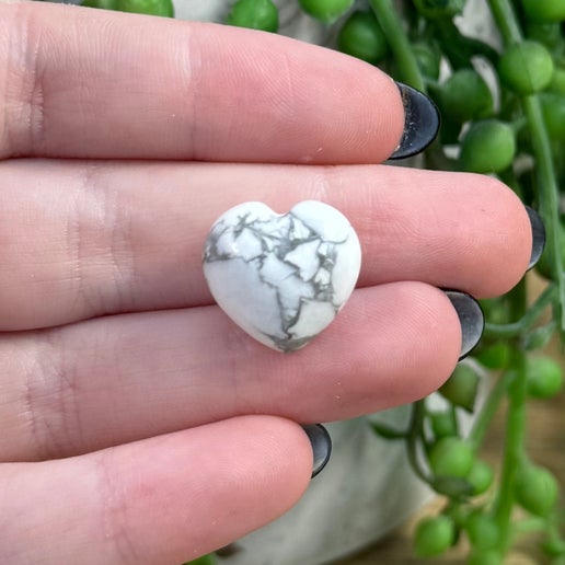 Howlite Tiny Hearts