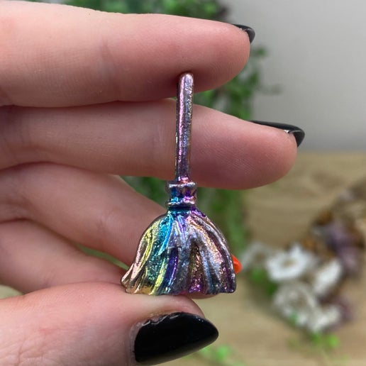 Aura Bismuth Brooms